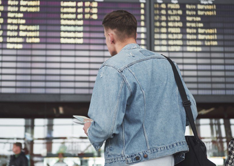 Ataques no Oriente Médio provocam caos aéreo e cancelamento de centenas de voos