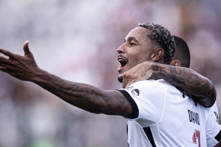 Vasco bate Grêmio por 2 a 1 e mantém boa fase no Brasileirão