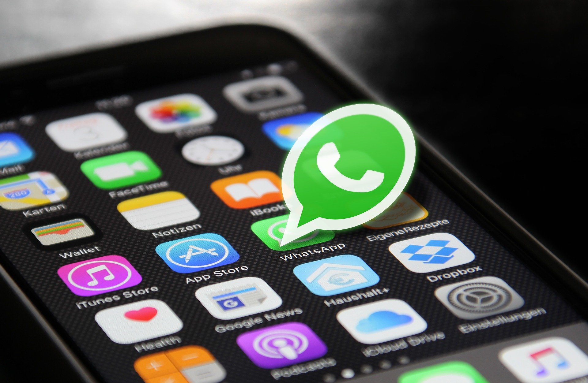 WhatsApp testa IA para resumir várias conversas não lidas de uma só vez