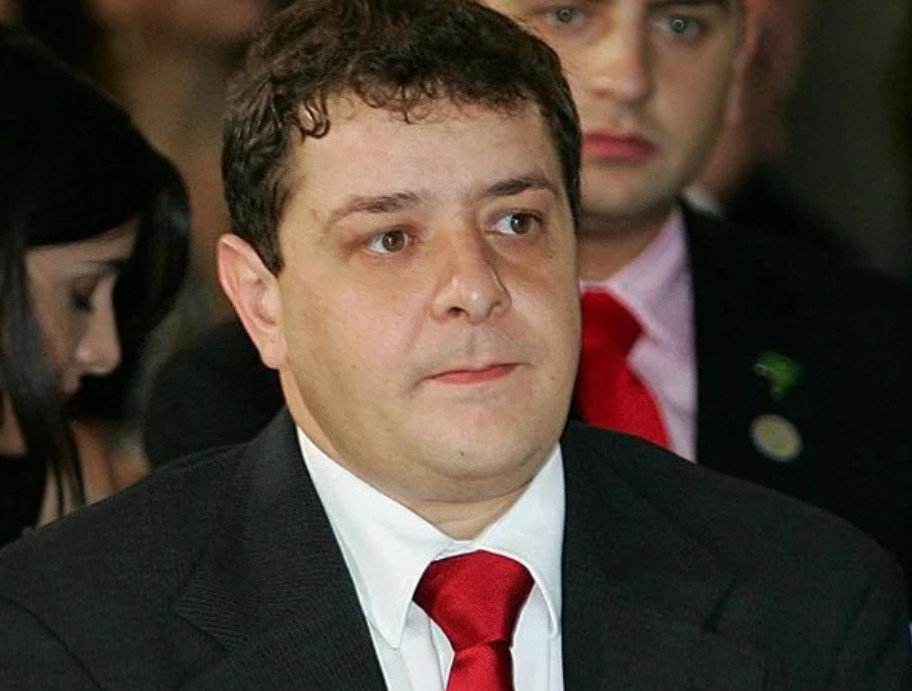 Investigado por fraude no INSS, Lulinha cria empresa de tecnologia fora do Brasil