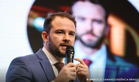 Lula oficializa Dario Durigan como novo ministro da Fazenda