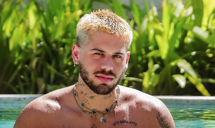 Zé Felipe mostra detalhes de nova mansão com piscina e estúdio na suíte; vídeo