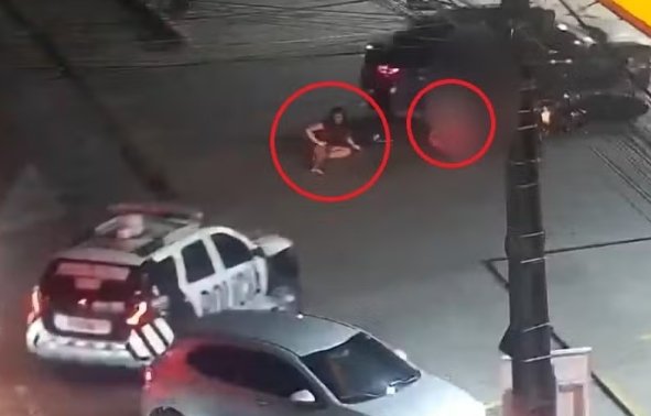 Adolescentes saltam de carro em movimento após padrasto sequestrá-las; vídeo