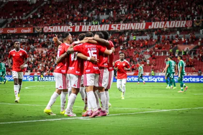 Internacional vence Chapecoense e deixa zona de rebaixamento