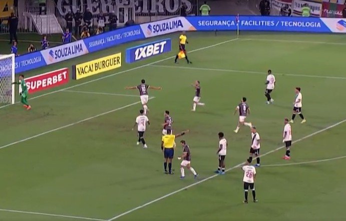 Vasco e Fluminense empatam no Maracanã, mas Tricolor leva vantagem