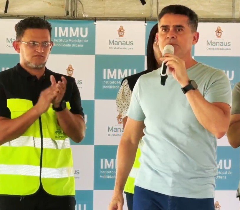 Prefeitura de Manaus entrega 10 novos ônibus e inaugura linha na zona Leste