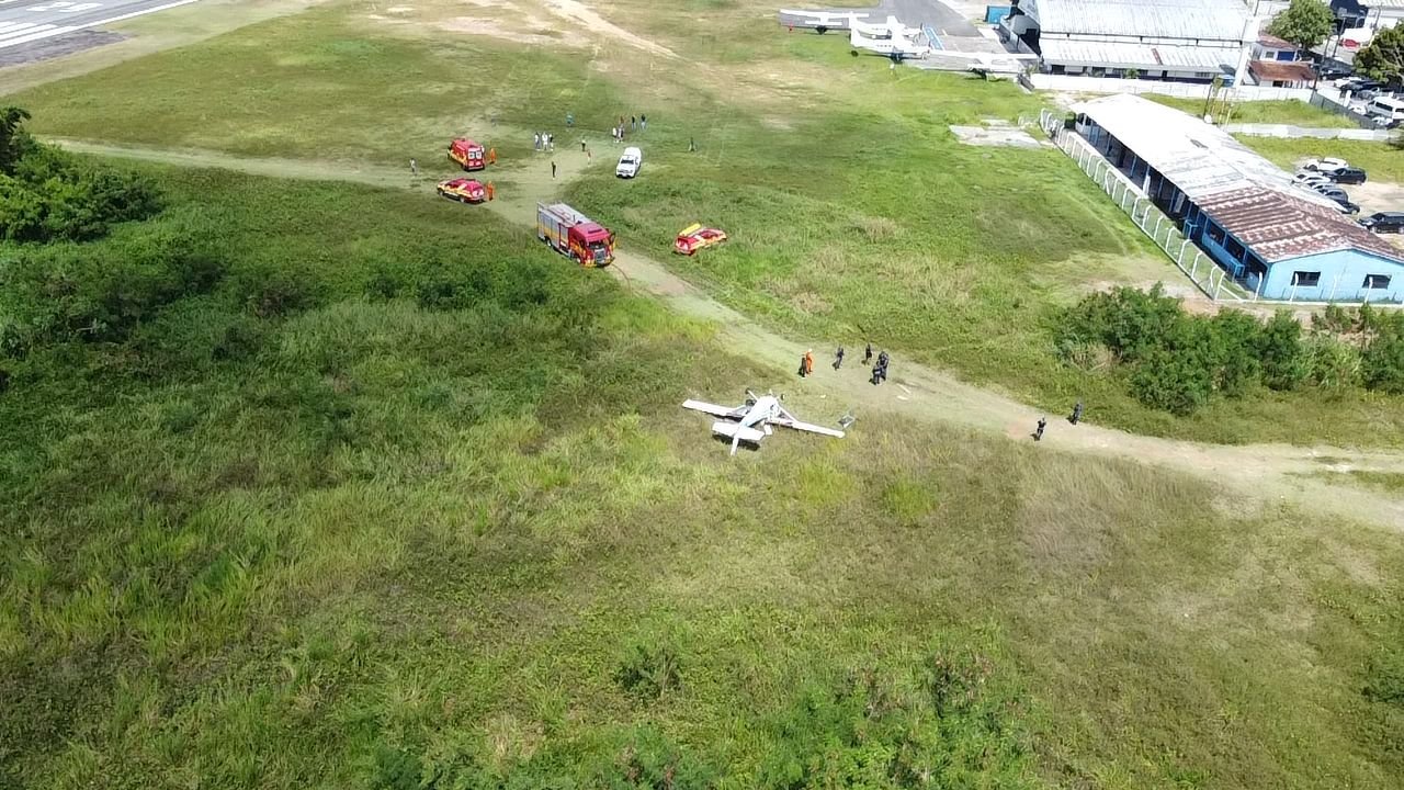 Vídeo: Avião cai no Aeroclube de Manaus e deixa um morto