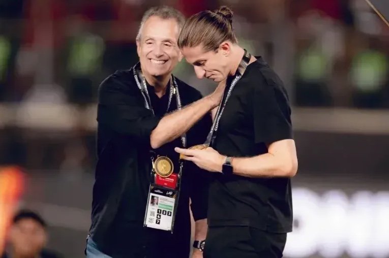 BAP defende demissão de Filipe Luís do Flamengo: "Temporada estava em risco"