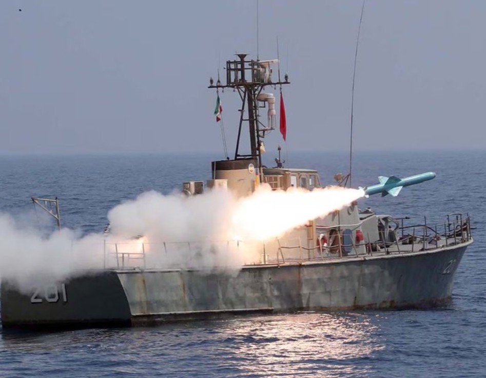 Operação dos EUA destrói nove navios iranianos e intensifica crise no Oriente Médio