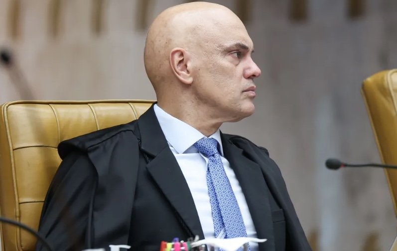 Moraes pede agenda de assessor de Trump antes de visita de Bolsonaro à prisão