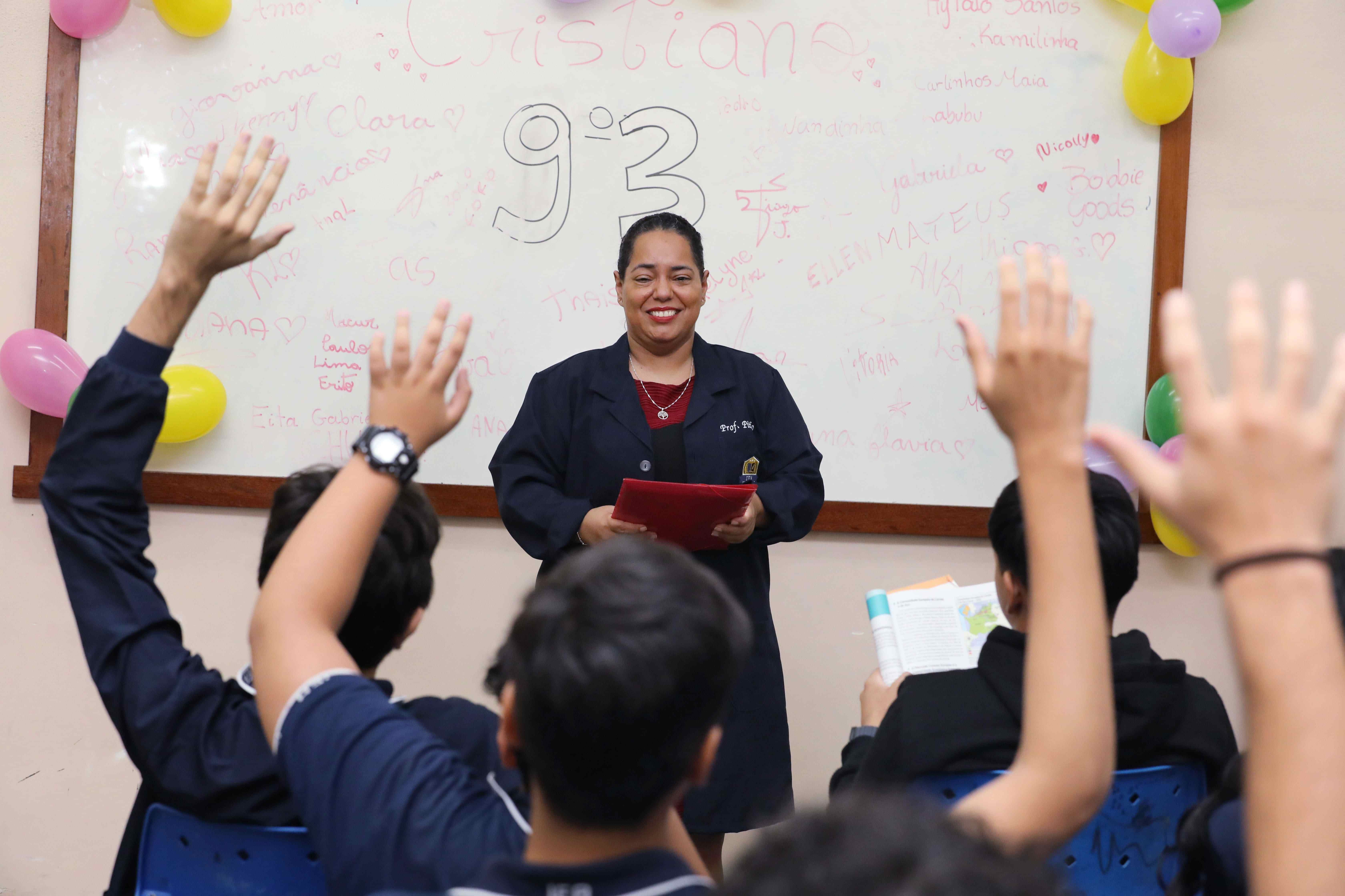 Inscrições abertas: Seleção para professores no Amazonas oferece bolsas de R$ 2.100