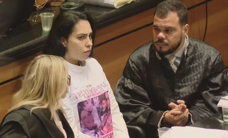 Caso Henry Borel: Monique usa camisa polêmica em 1º dia de júri: "Amor entre mãe e filho"