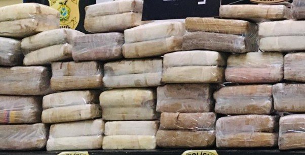 Trio é preso com 50 kg de drogas em Manaus e Parintins