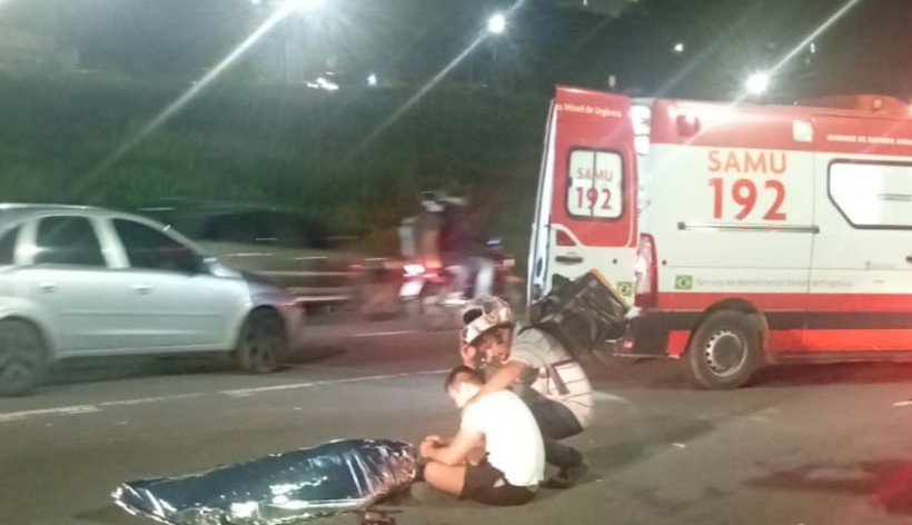Homem morre após motocicleta bater na traseira de caminhão na Av. das Torres