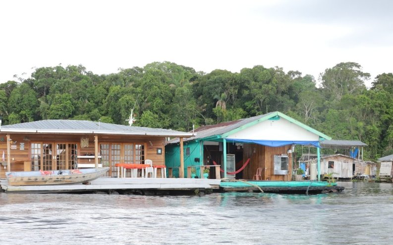 Justiça do Amazonas suspende retirada de flutuantes no Tarumã-Açu