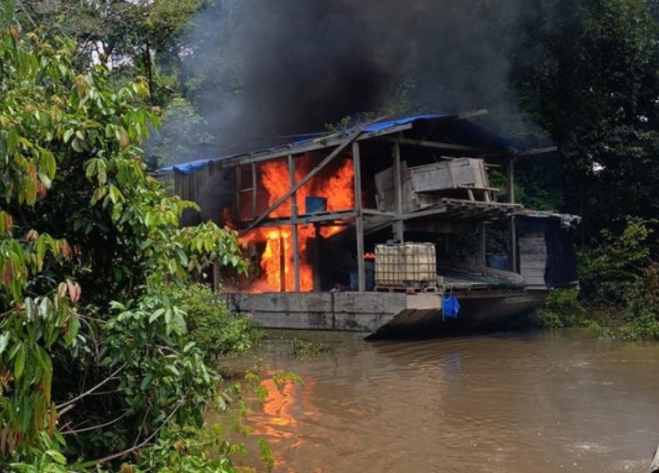 PF destrói mais de 15 estruturas de garimpo ilegal em Terras Indígenas do Amazonas