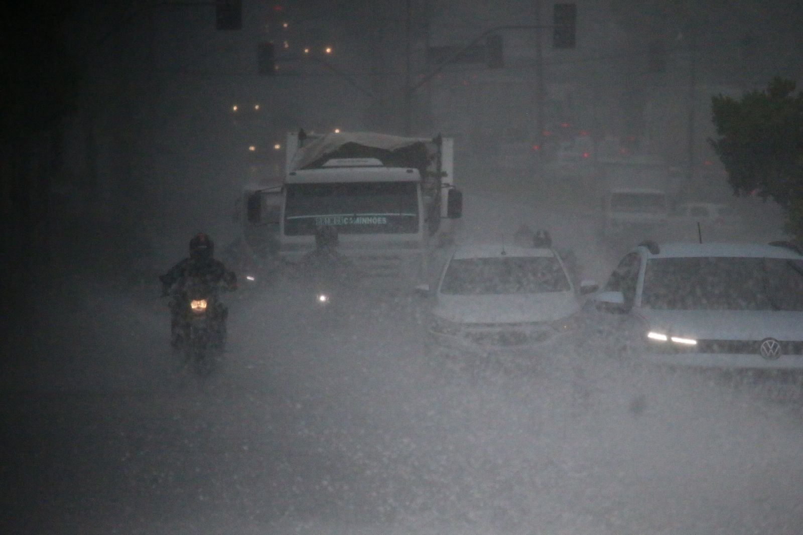 Manaus registra 16 ocorrências durante chuva torrencial