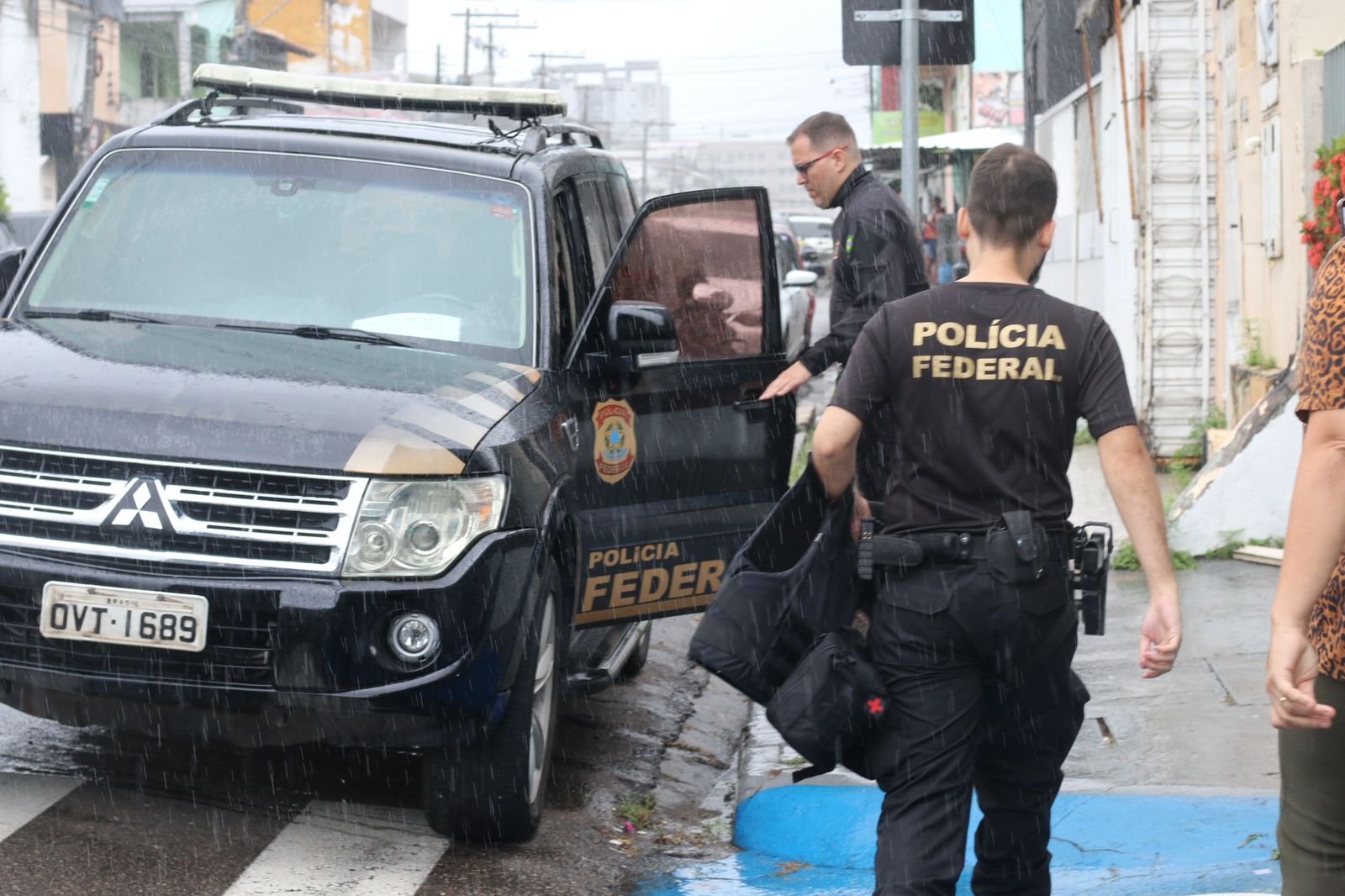 PF apreende documentos e equipamentos na sede da Amazonprev