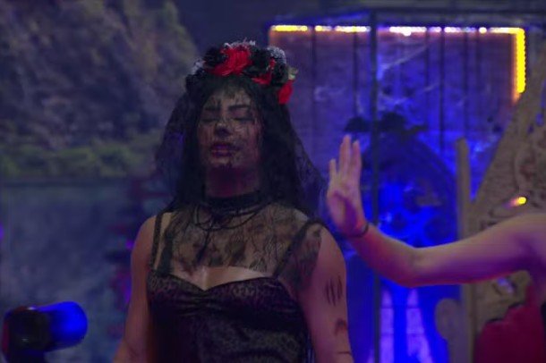 Gabi tenta atiçar Marciele sobre aproximação de Jonas e Jordana e sister reage