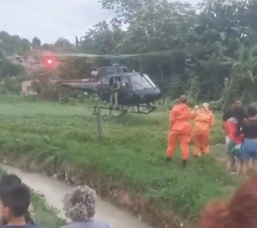 Menino resgatado em igarapé de helicóptero já chegou sem vida ao hospital em Manaus