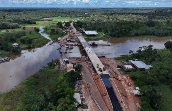 Ponte Autaz Mirim é concretada e recebe asfalto na BR-319
