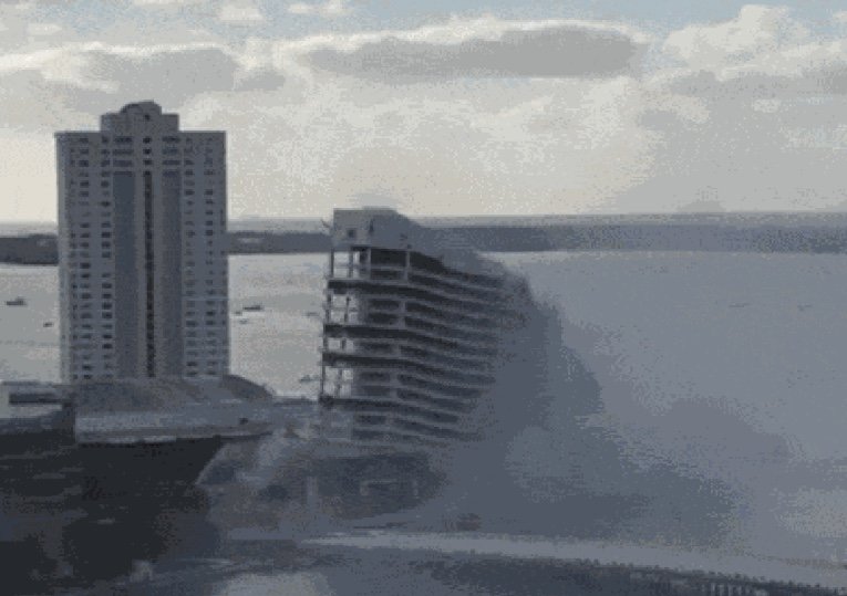 Hotel de luxo é implodido em 20 segundos em Miami e vídeo viraliza