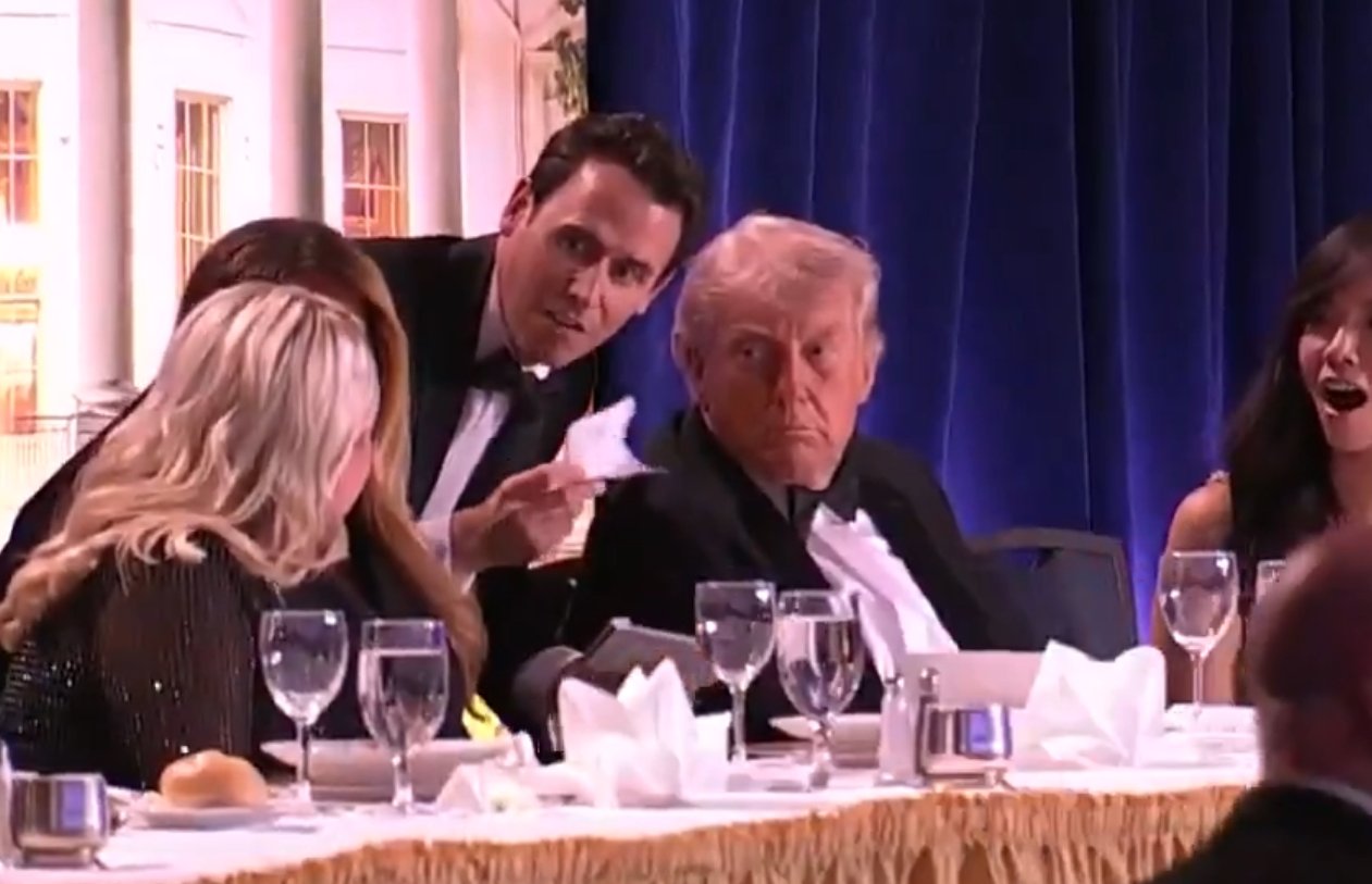 Trump é retirado de jantar em Washington após relatos de tiros; vídeo