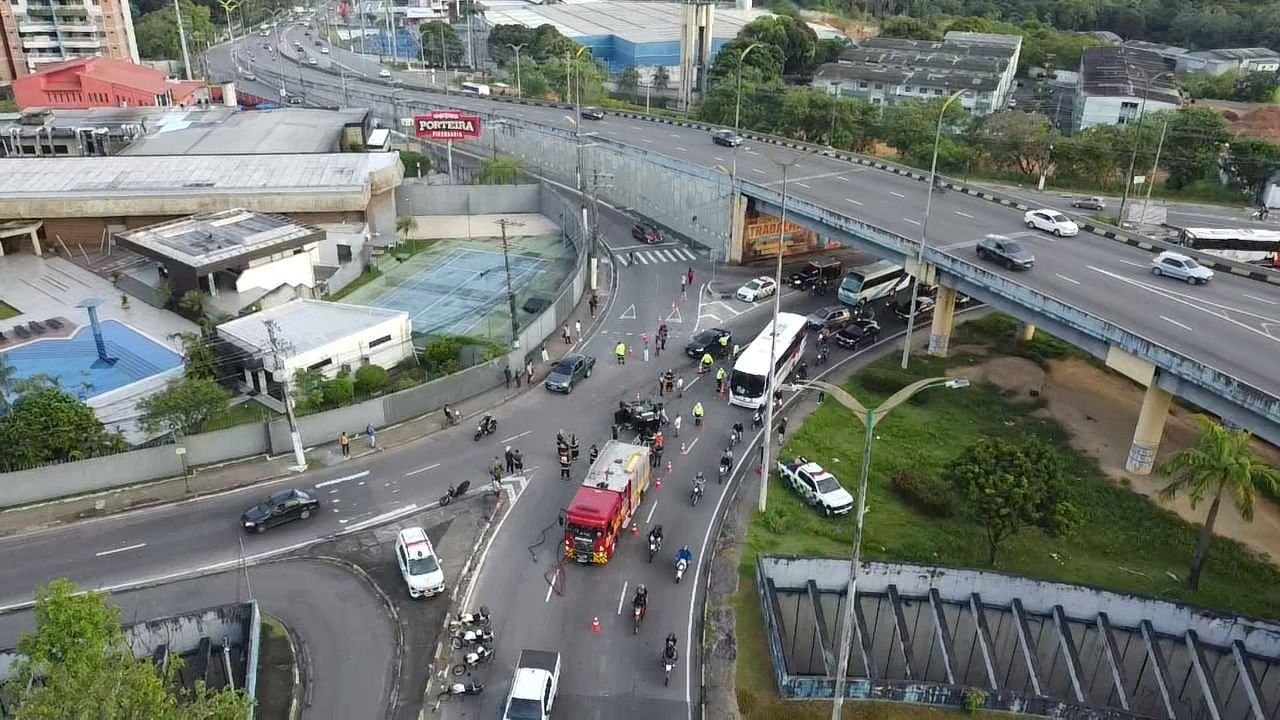 Acidente fatal na Rotatória do Coroado deixa trânsito caótico em avenidas de Manaus