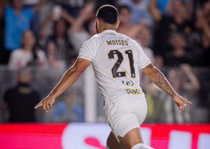 Com gol de Moisés, Santos bate Atlético-MG na Vila Belmiro