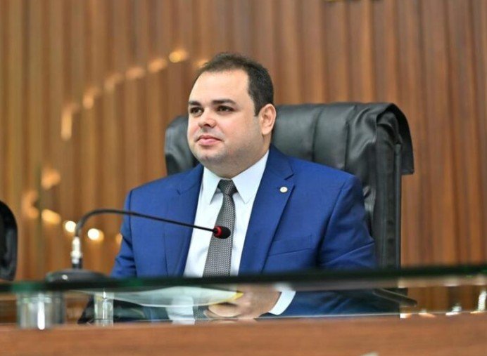 Governador Roberto Cidade determina cancelamento de contratos com empresas familiares