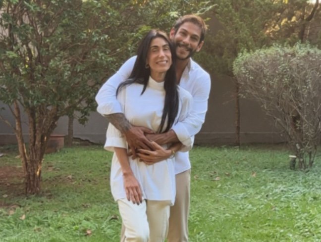 Ex-A Fazenda's Michelle Barros e Shia Phoenix anunciam gravidez do 1º filho