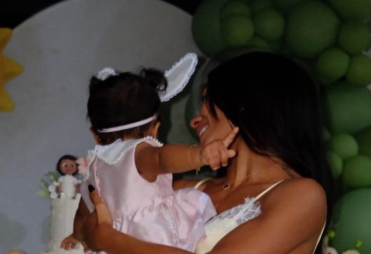 Zuri, filha de Ludmilla e Brunna, comemora 11 meses com festa temática