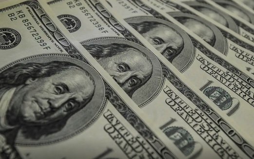 Dólar cai abaixo de R$ 5 e Ibovespa bate 197 mil pontos com cenário global
