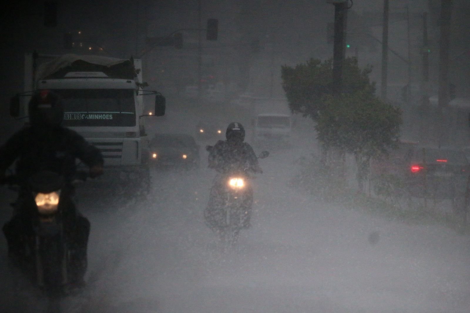 Defesa Civil monitora 12 pontos críticos após forte chuva