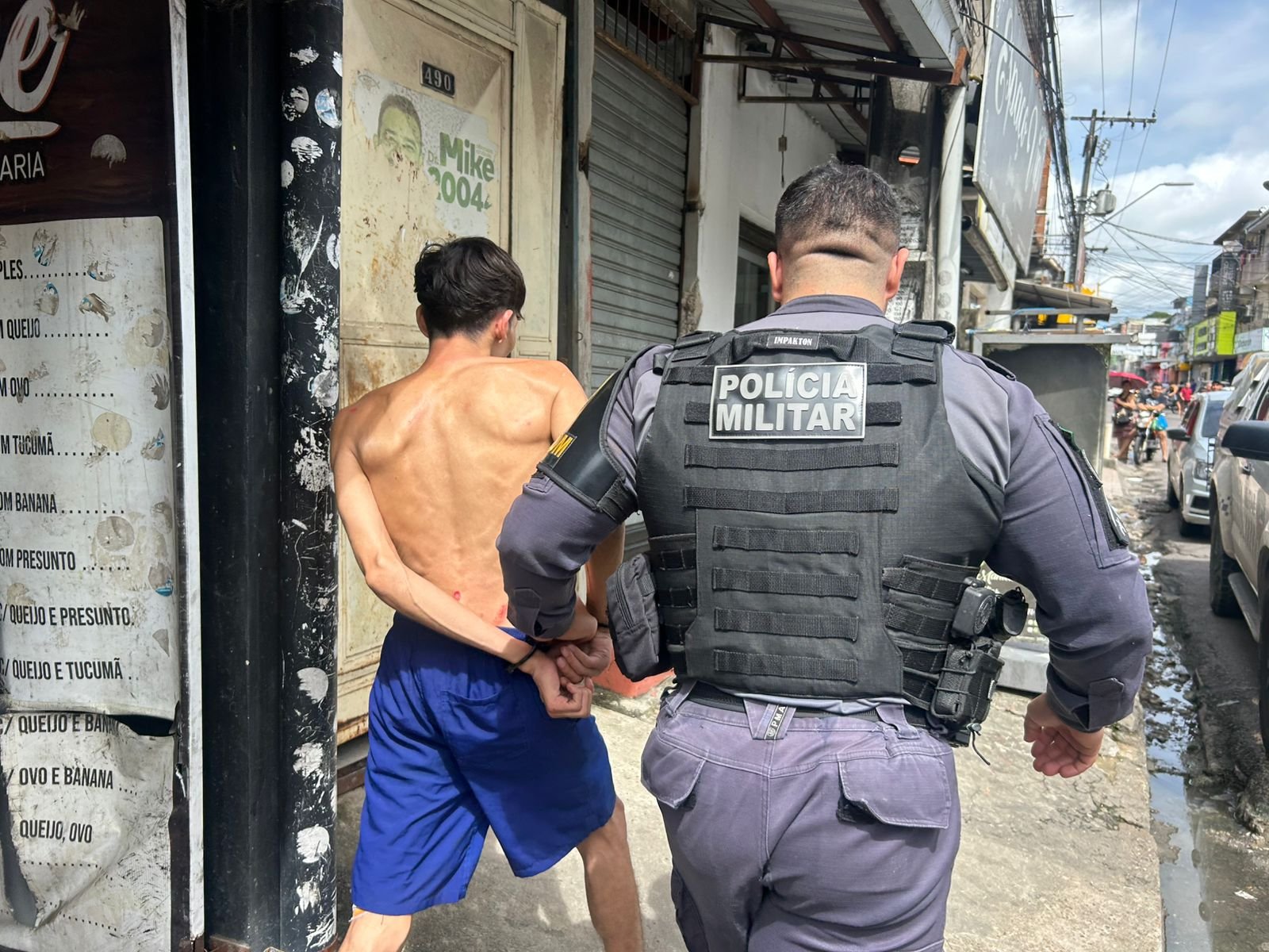 Suspeito de matar vizinho no Coroado é preso e nega participação no crime: "Só empurrei"