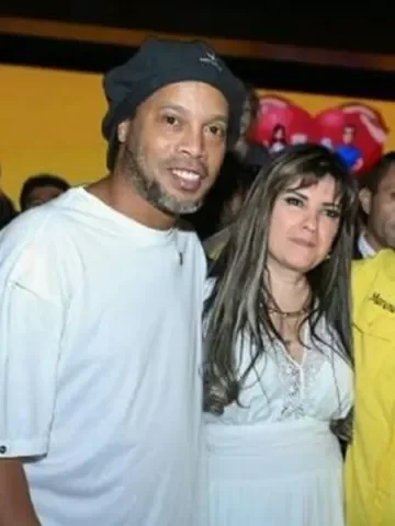 Empresária acusada de chefiar fraude de passaportes de Ronaldinho é detida no Paraguai