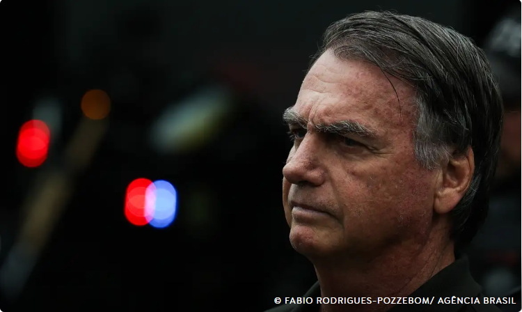 A pedido da PM, Moraes amplia restrição de drones no entorno da casa de Bolsonaro