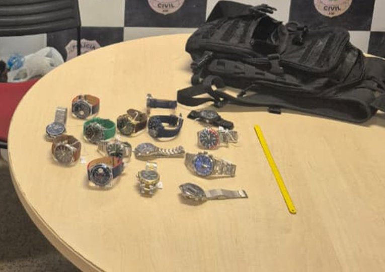 Homem é preso após passar a noite escondido em loja e furtar 15 relógios de luxo em Manaus