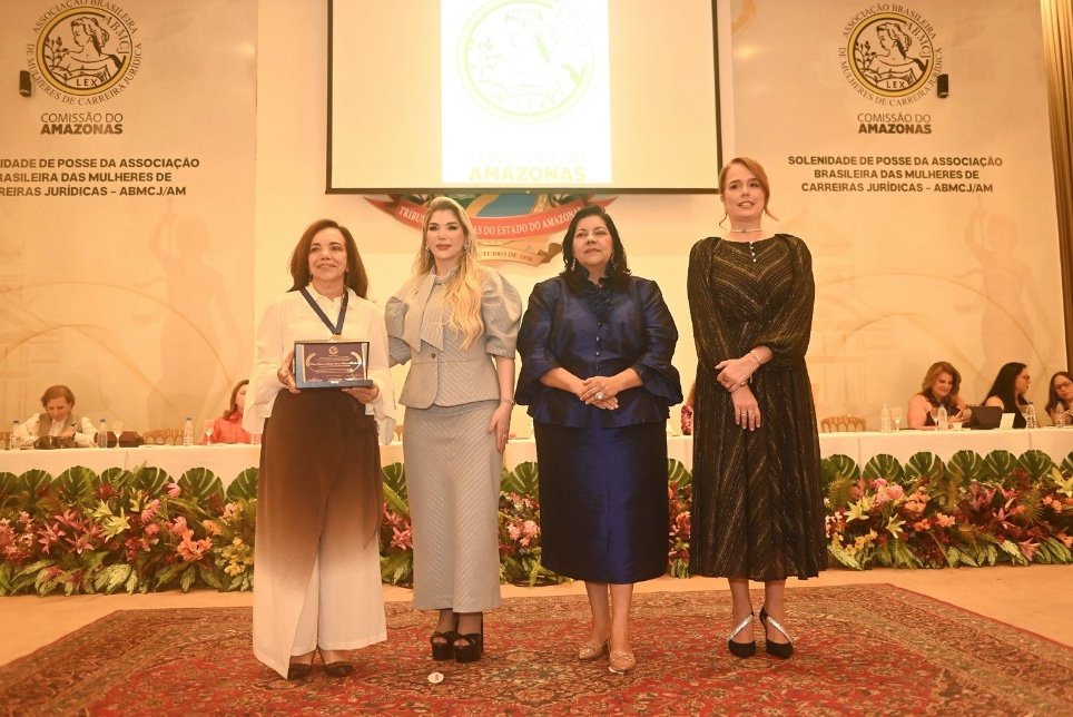 Associação de Mulheres Jurídicas do Amazonas empossa gestão 2026-2029 em Manaus