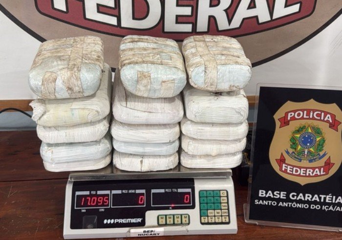 PF intercepta carregamento de cocaína em embarcação com destino a Manaus