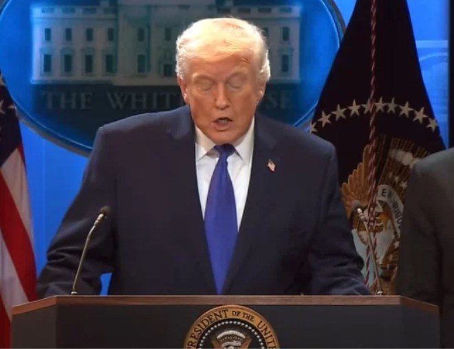 Trump endurece discurso e envia vice-presidente para negociar novamente com o Irã