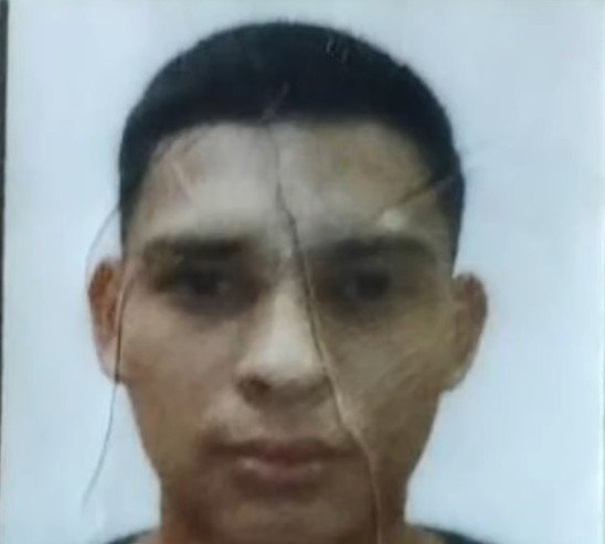 Jovem é arrastado por criminosos e morto a tiros em rua da Compensa