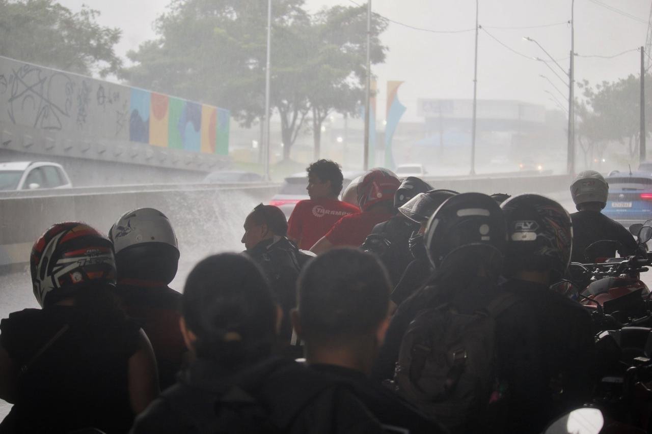 Sob alerta da Defesa Civil, Manaus terá fim de semana chuvoso e abafado