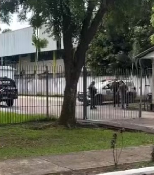 Detento pula janela de Fórum durante audiência e mobiliza polícia no interior do Amazonas