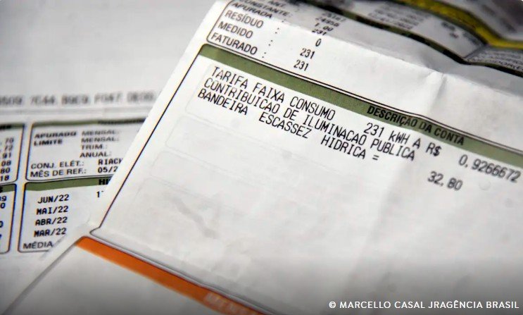 Conta de luz fica mais cara em maio com acionamento da bandeira amarela