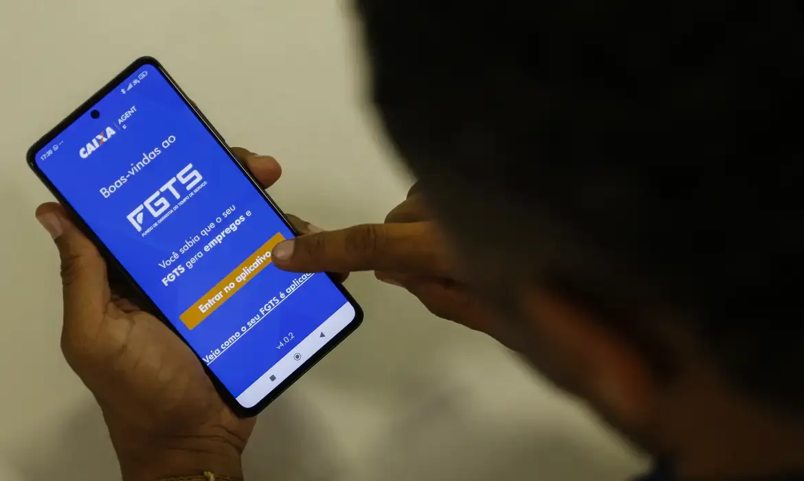 Novo pacote do governo permite saque do FGTS para abater dívidas; veja as regras