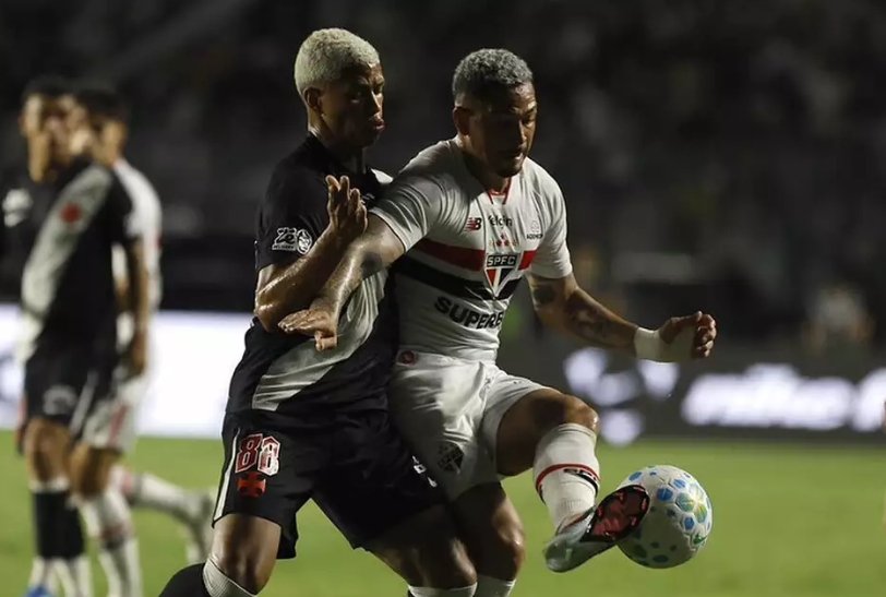 Vasco vira sobre o São Paulo em São Januário e vence por 2 a 1