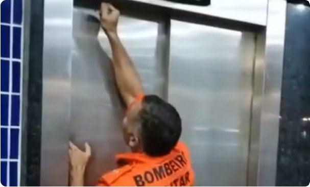 Trabalhador ouve gritos e encontra jovens presos em elevador de passarela em Manaus