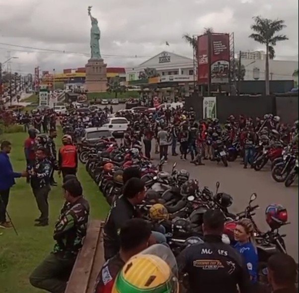 Motoristas fazem protesto em Manaus e exigem revisão de PL que regulamenta transporte por app