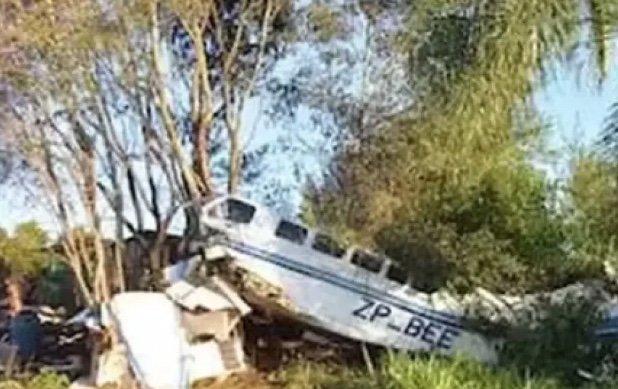 Avião com mais de R$ 15 milhões em dinheiro cai no Paraguai e moradores saqueiam carga